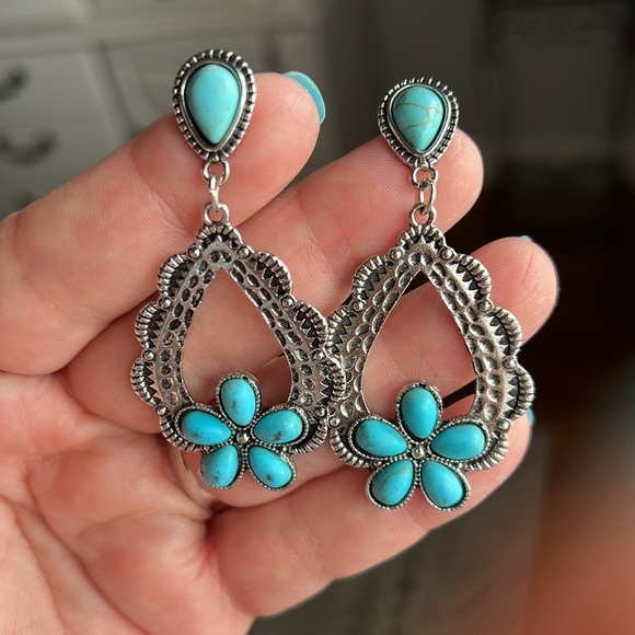 VINTAGE TURQUOISE EARRINGS - Picture 8 of 8